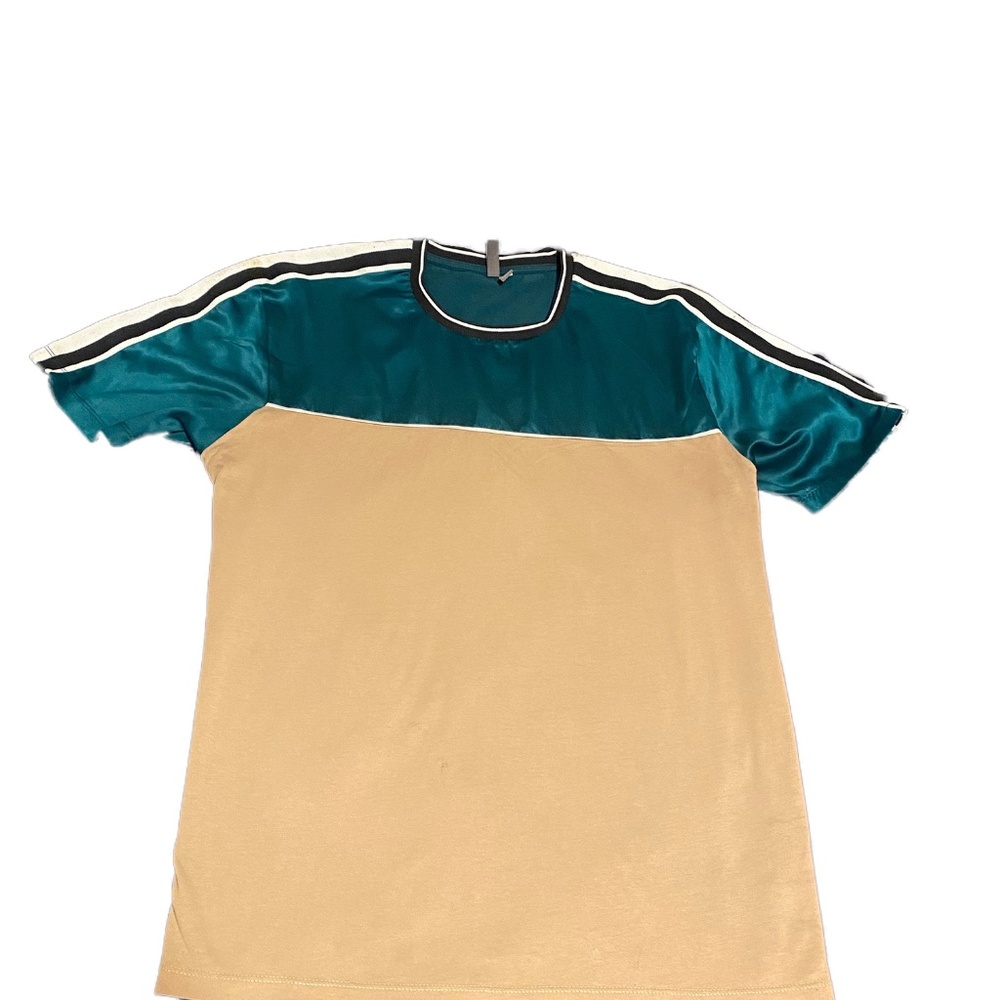 T-Shirt with contrast satin yoke and teal sleeve taping